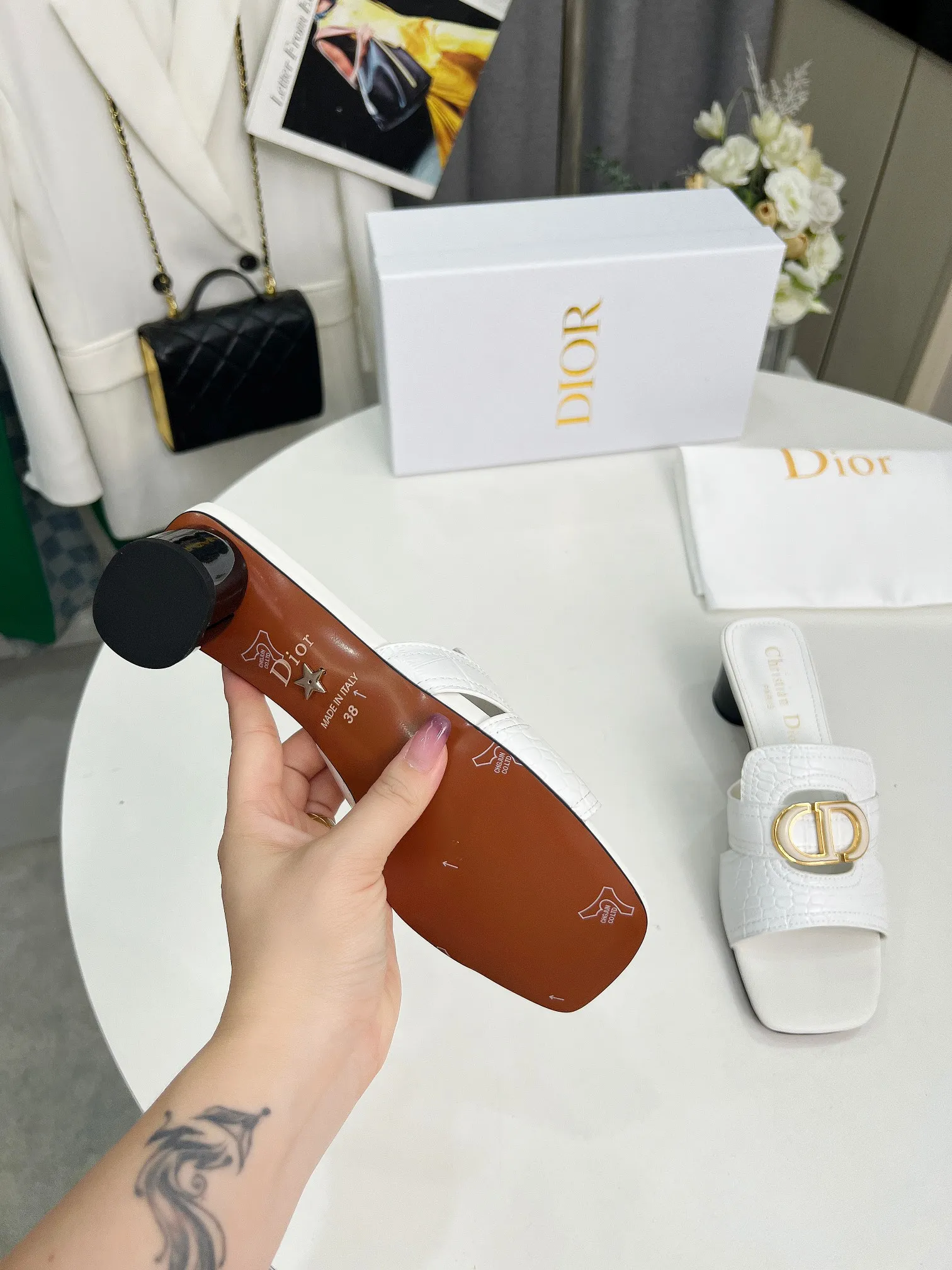 👟👟Ex-factory price 380👟👟 Genuine leather bottom +30 Dior spring and summer new style, cowhide surface, sheepskin lining + double-layer buckle, heel height 4.5cm, size 35-42